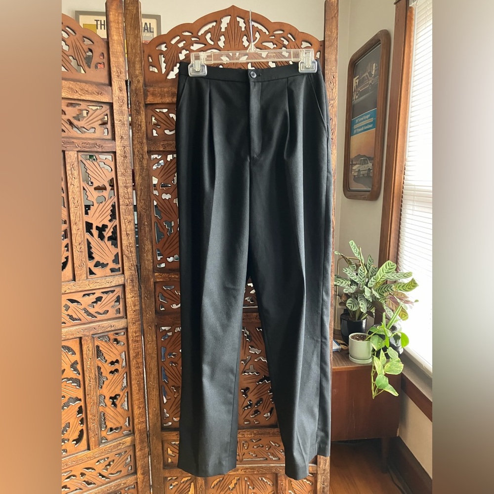 Uniqlo black pleated pants